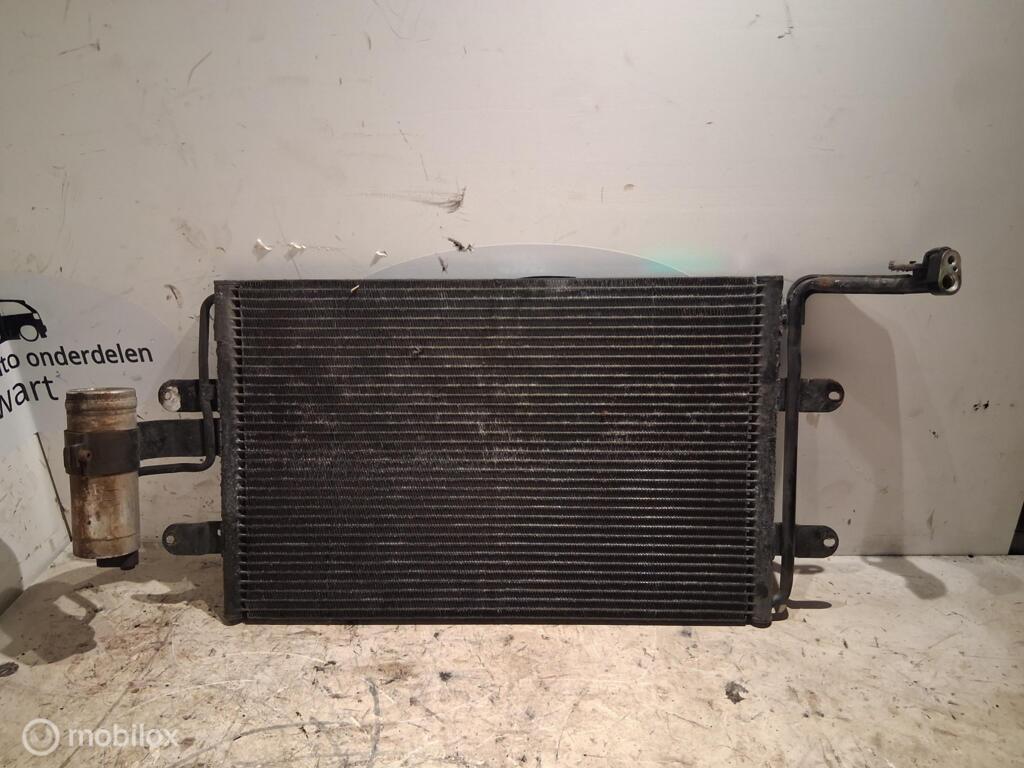 Airco condensor VW Bora 1.6-16V ('98-'06) 1J0820411L, Gebruikt, Volkswagen, Ophalen of Verzenden, Volkswagen