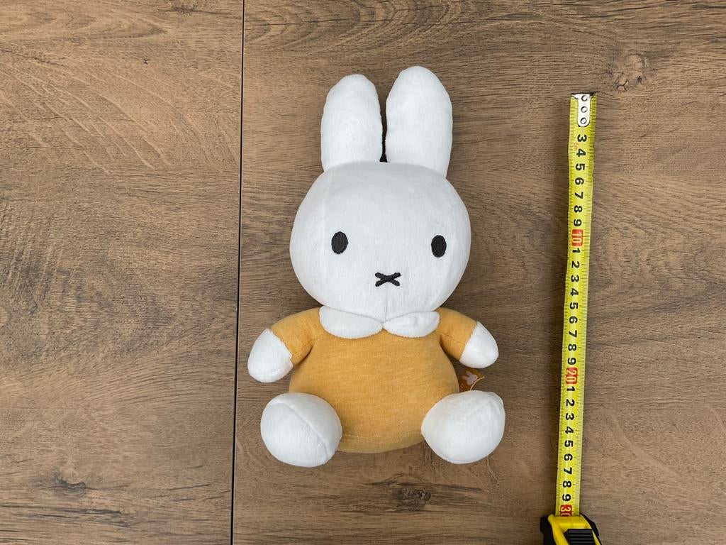Nieuwe zgan Nijntje knuffel en rammelaar wit geel 25cm, Ophalen, Nieuw, Kraamcadeau