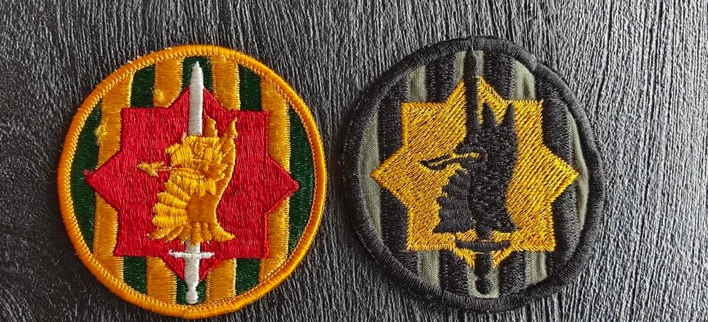 US Army 89th Military Police MP Brigade Badge Full Color Pat, Ophalen of Verzenden, Landmacht, Amerika, Embleem of Badge