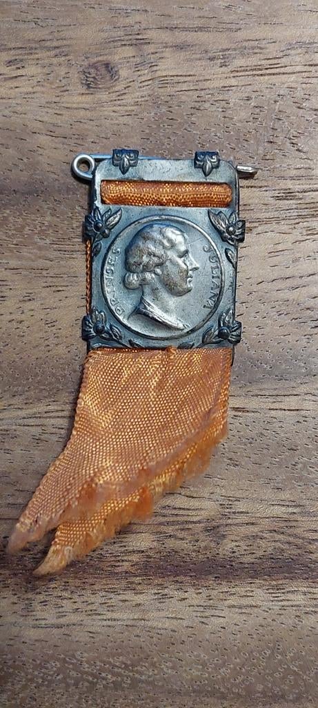 Vintage speld Prinses Juliana. Vóór 1948., Ophalen of Verzenden, Overige materialen, Nederland