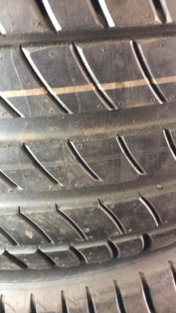 “225 50 18 michelin. Demo. Puntjes zitten er nog op”, Auto-onderdelen, Banden en Velgen, Band(en), Zomerbanden, 18 inch, 225 mm