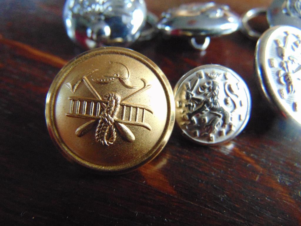 metalen knopen brandweer en politie, Verzamelen, Militaria | Algemeen, Ophalen of Verzenden, Overige soorten, Nederland, Embleem of Badge