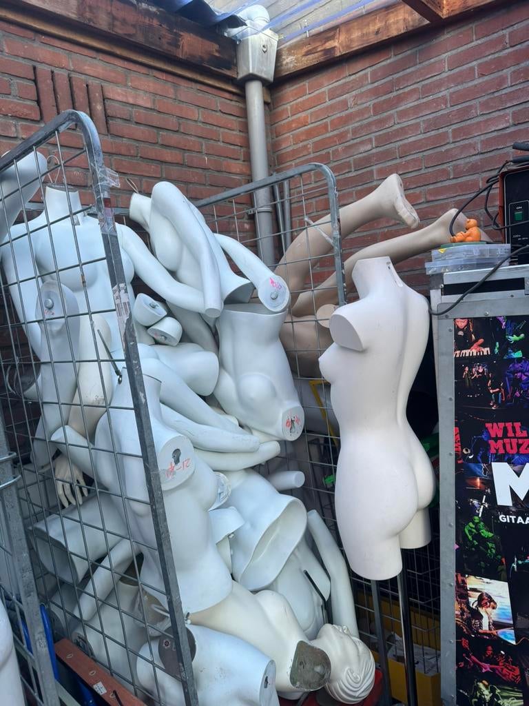 Etalage poppen en torso’s, Zakelijke goederen, Ophalen