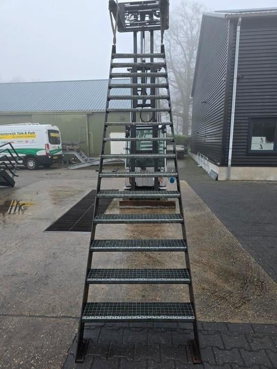 Stalen trap zwart. Hoog 3,25 mtr. Nob206, Doe-het-zelf en Verbouw, Ladders en Trappen, Ophalen, Zo goed als nieuw, 2 tot 4 meter