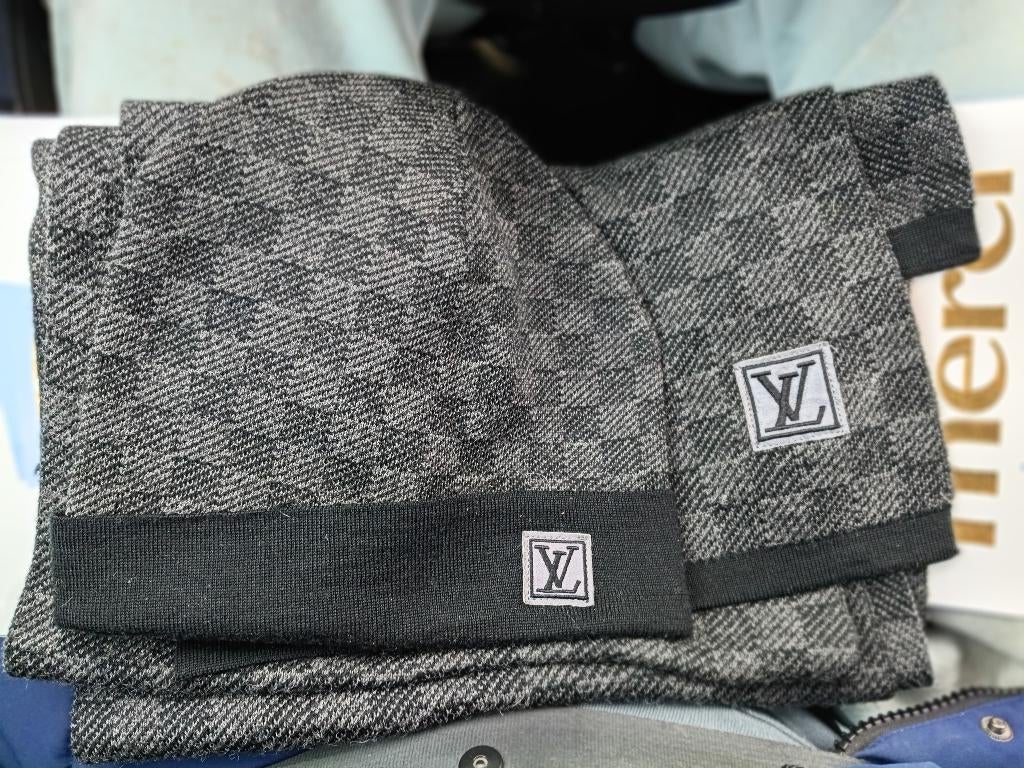 Lv muts en sjaal, Overige maten, Ophalen of Verzenden, Zo goed als nieuw, Louis Vuitton