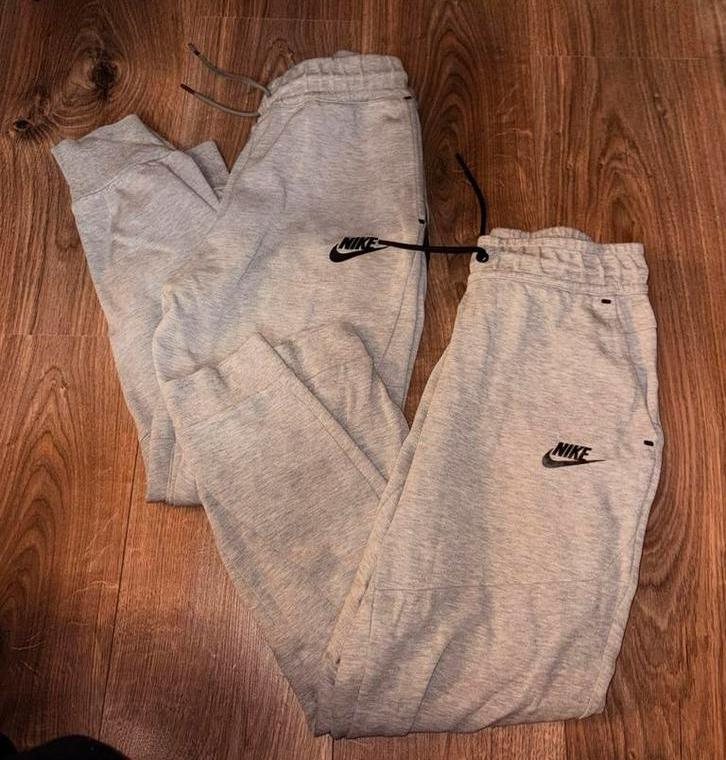 Nike Tech Fleece Set - Maat 147/158, Ophalen of Verzenden, Zo goed als nieuw, Jongen, Setje