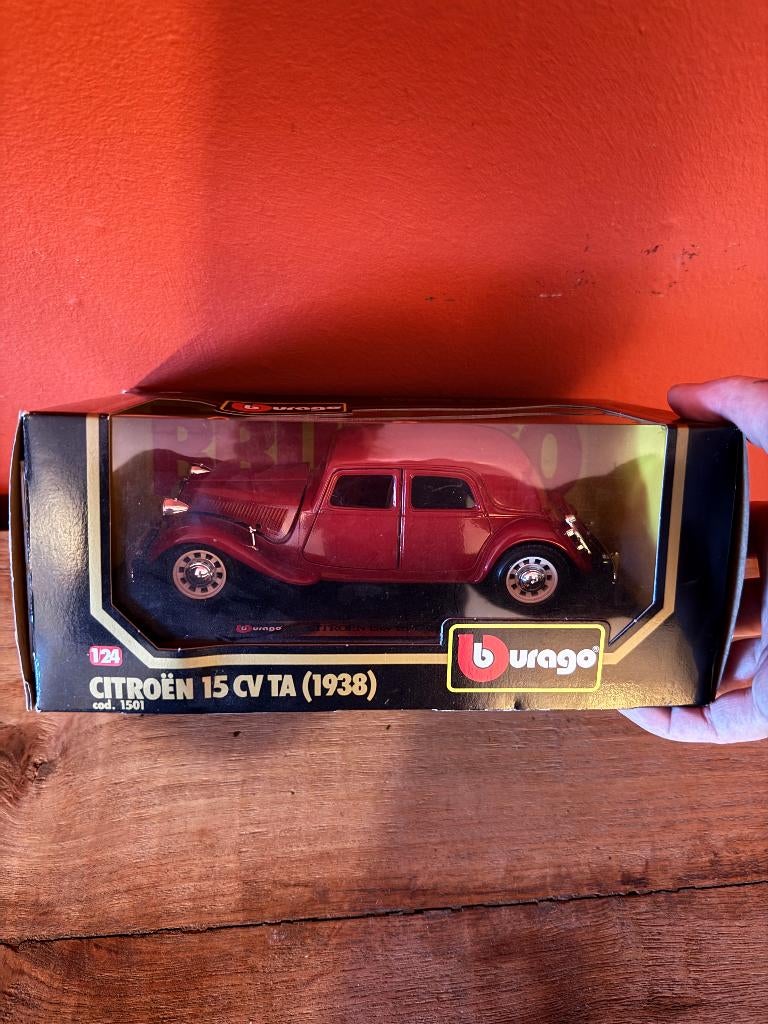 Bburago Citroën 15 CV TA (1938) 1:24 modelauto in doos, Hobby en Vrije tijd, Modelauto's | 1:24, Ophalen of Verzenden, Zo goed als nieuw
