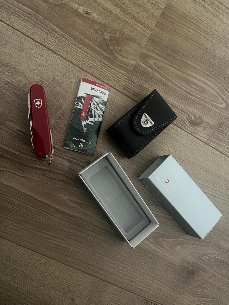 Victorinox swisschamp met leren case, Ophalen of Verzenden, Nieuw