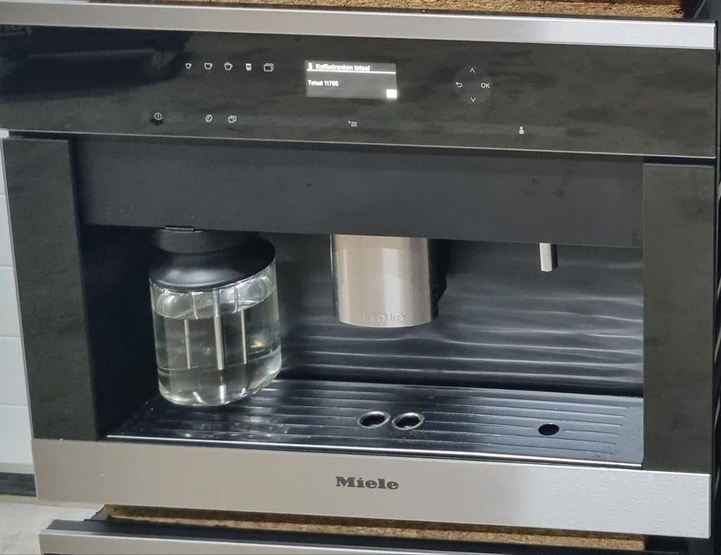 Miele koffiemachine cva 6405, Witgoed en Apparatuur, Koffiezetapparaten, Afneembaar waterreservoir, Gebruikt, Koffiemachine, 2 tot 4 kopjes