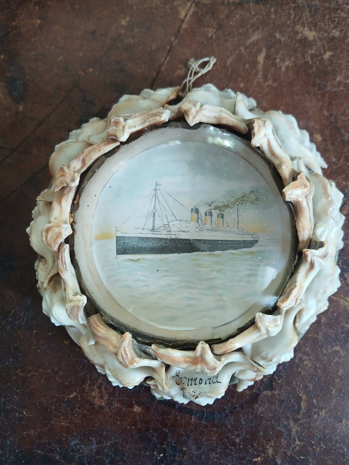 Antieke Victoriaanse  schelpenlijsten, Ophalen