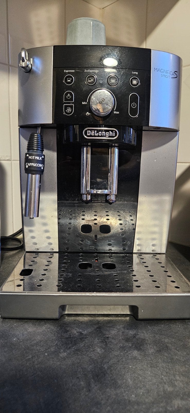 DeLonghi Magnifica S Smart Koffiebonenmachine, Witgoed en Apparatuur, Koffiezetapparaten, Gebruikt, Koffiemachine, Koffiebonen