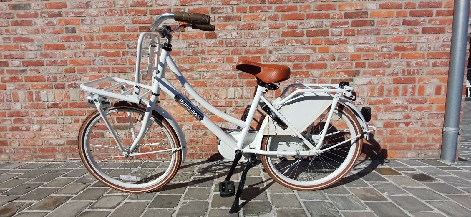 Witte popal fiets met bruin zadel en voorrek, Fietsen en Brommers, 22 inch, Velgrem, Zo goed als nieuw, Ophalen
