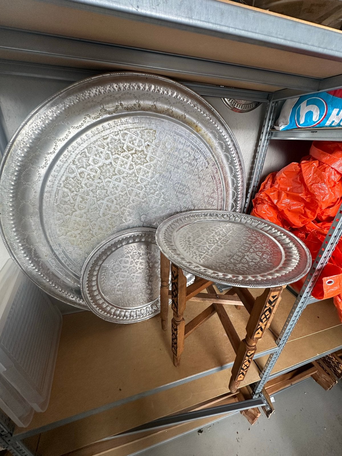 Set van 3 Marokkaanse dienbladen met inklapbare tafel, Antiek en Kunst, Ophalen