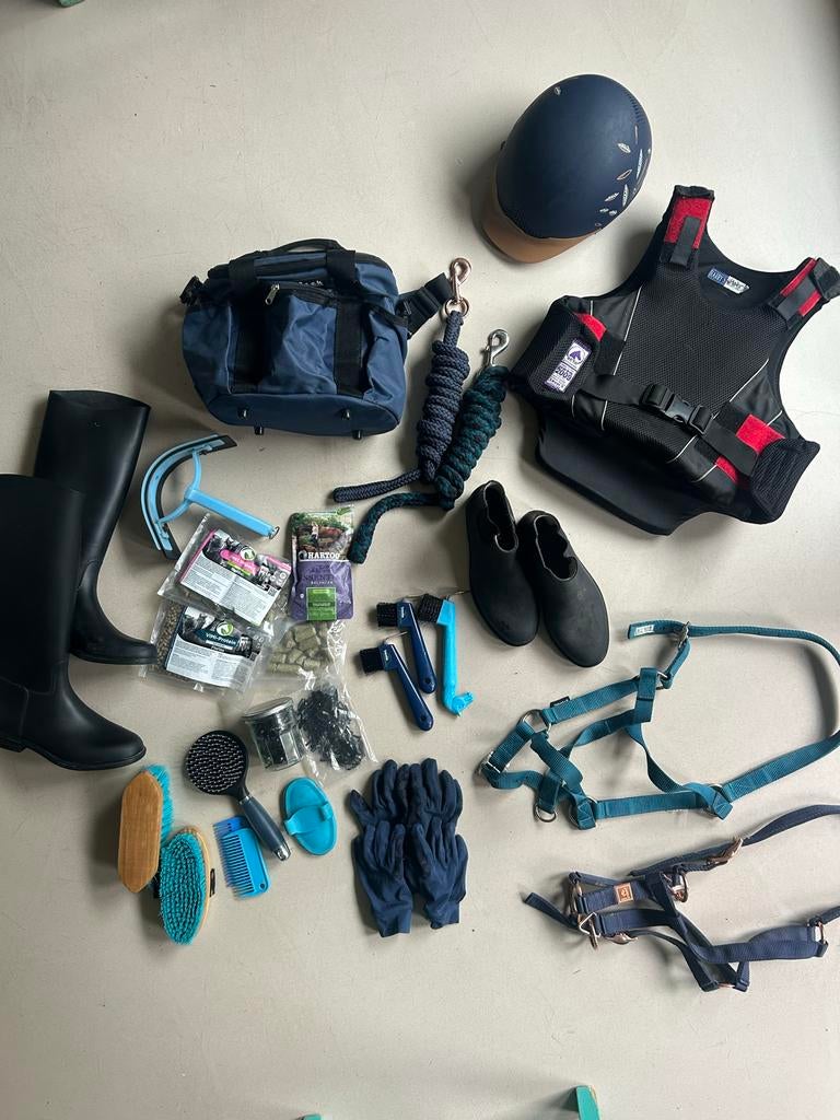 Bodyprotector, halster, poetsspullen, paardrijlaarzen, etc., Ophalen, Gebruikt, Recreatie