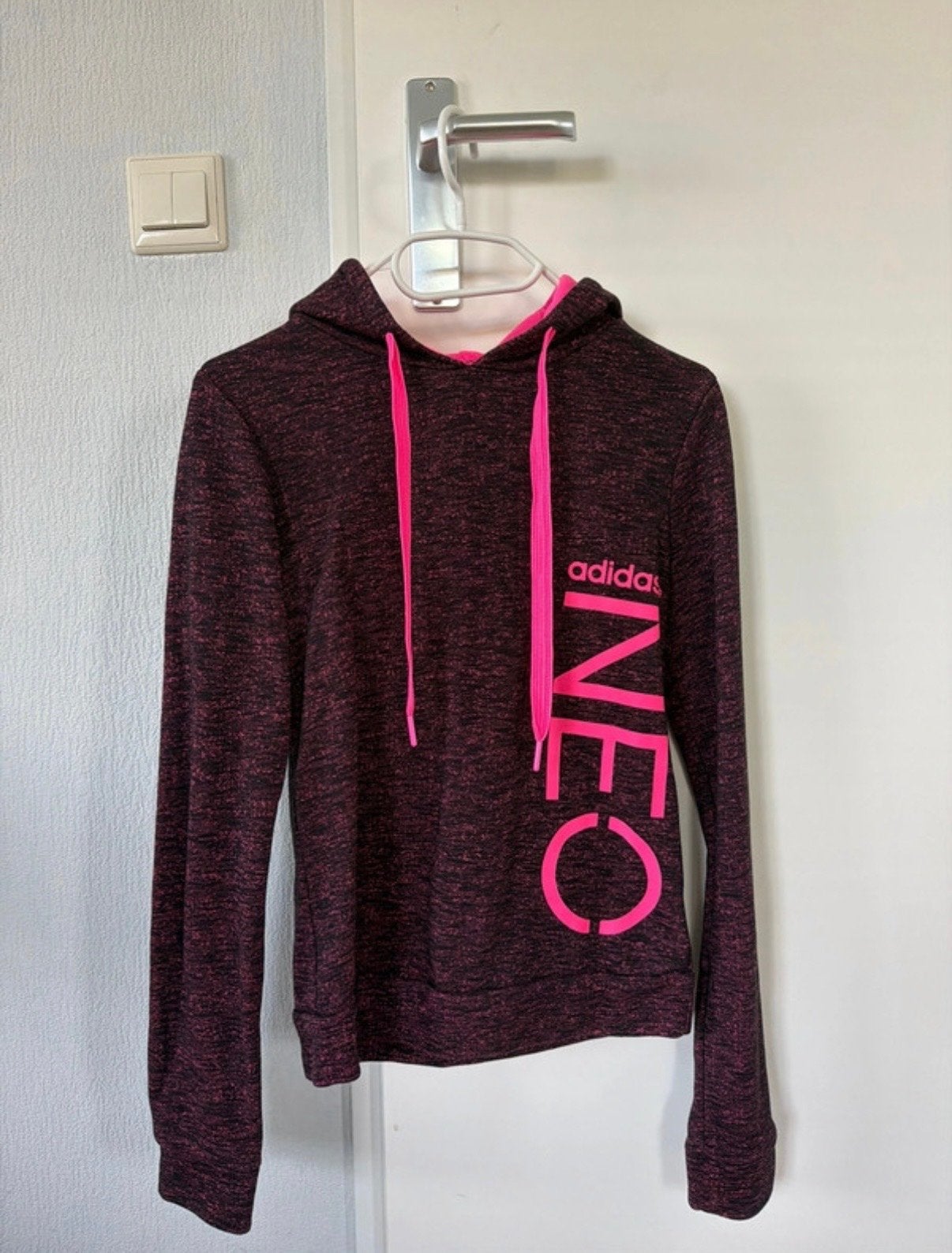 Adidas NEO hoodie maat XS - Zwart met roze details, Ophalen of Verzenden, Zo goed als nieuw, Maat 34 (XS) of kleiner, Zwart