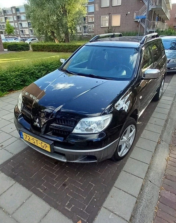 Foto 5 van Mitsubishi Outlander 2.0 MPI 2WD 2006 Zwart