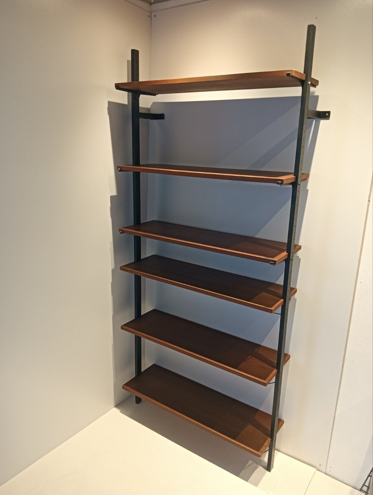 Pira Vintage wandsysteem met teakhouten planken, Ophalen, Gebruikt, 25 tot 50 cm