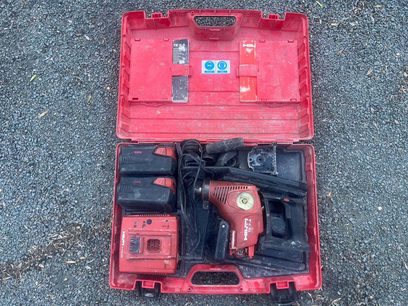 Hilti acculader C 4/36 ACS en 2x Accu 36v 3,9Ah CPC, Ophalen, Gebruikt, Boormachine