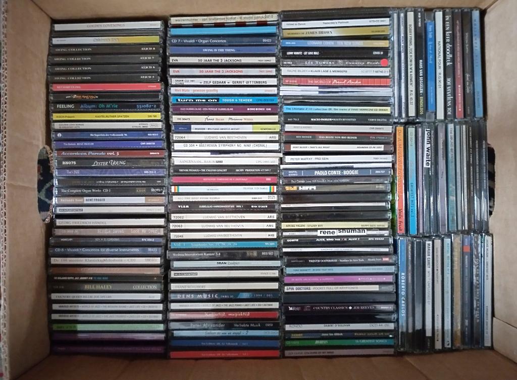 GRATIS bananendoos met meer dan 130 originele CDs!, Cd's en Dvd's, Cd's | Overige Cd's, Gebruikt, Ophalen