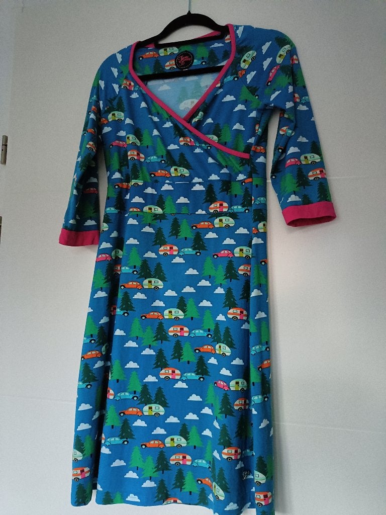 Tante Betsy Wikkeljurk Camper Print Maat M, Kleding | Dames, Jurken, Maat 38/40 (M), Tante Betsy, Zo goed als nieuw, Knielengte