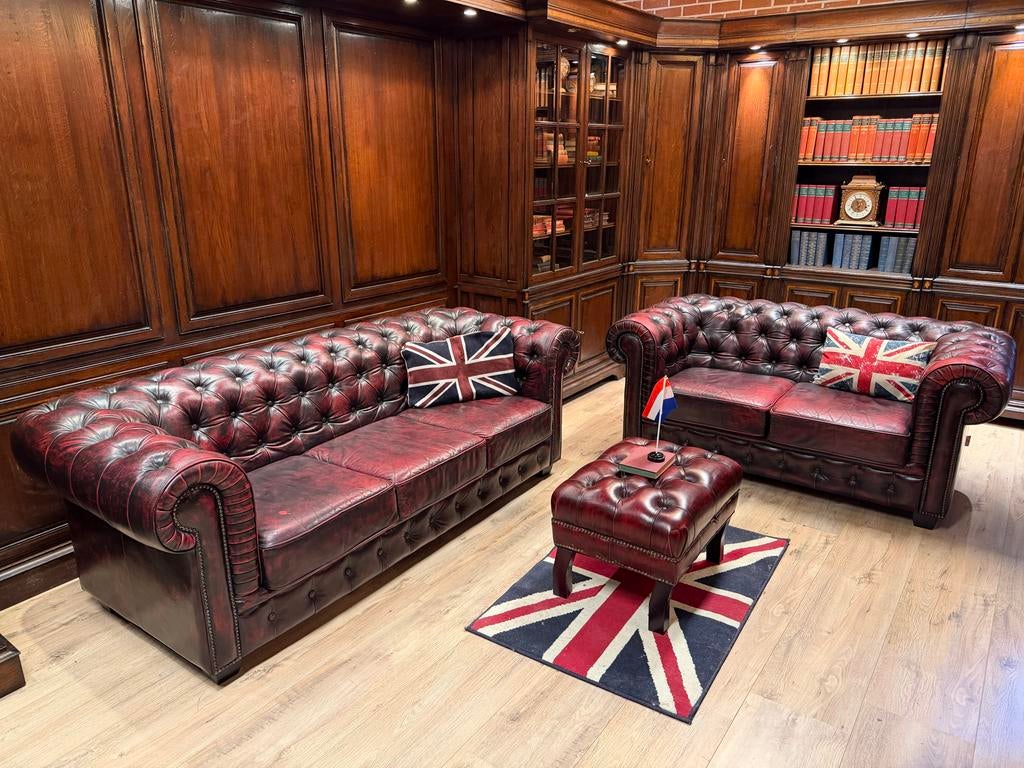 Chesterfield Birmingham Oxblood Leren 3- en 2-zits Banken, Huis en Inrichting, Banken | Bankstellen, Gebruikt, Rechte bank, Driepersoons