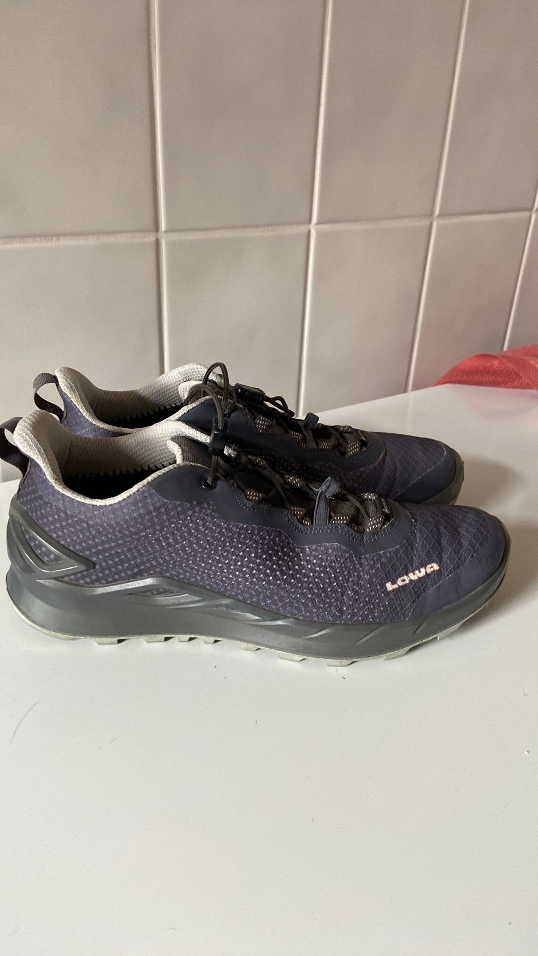 Lowa wandelschoenen in maat 39.5 zgan, Zo goed als nieuw, Grijs, Wandelschoenen, Ophalen of Verzenden