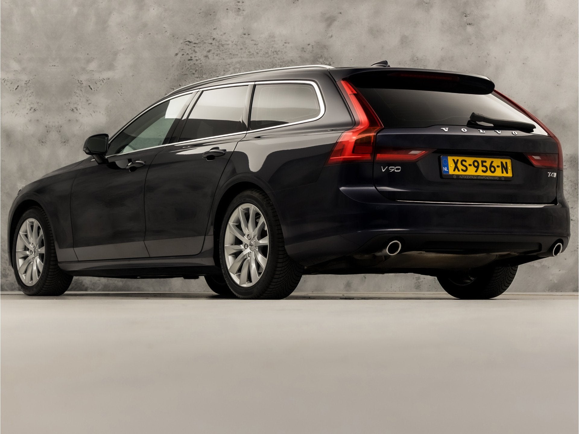 Volvo V90 2.0 T4 Momentum Sport 190Pk Automaat (APPLE CARPLA, 12 maanden, 15 km/l, Blauw, 1616 kg