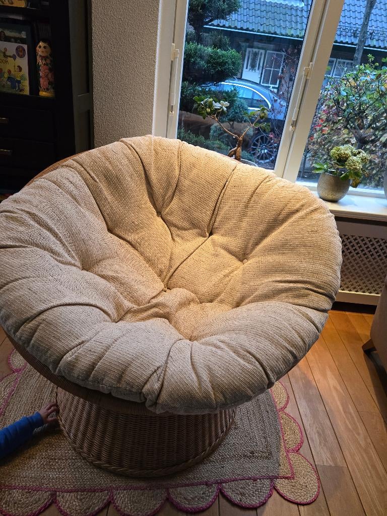 Mooie hoogkwalitatieve rotan stoel met kussen., Huis en Inrichting, Ophalen, 100 tot 125 cm, Riet of Rotan, Zo goed als nieuw