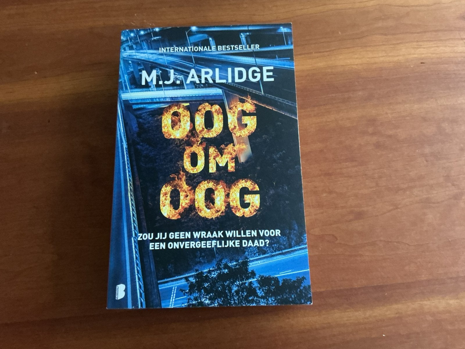 M.J. Arlidge - Oog om oog, Ophalen of Verzenden, Nieuw, M.J. Arlidge