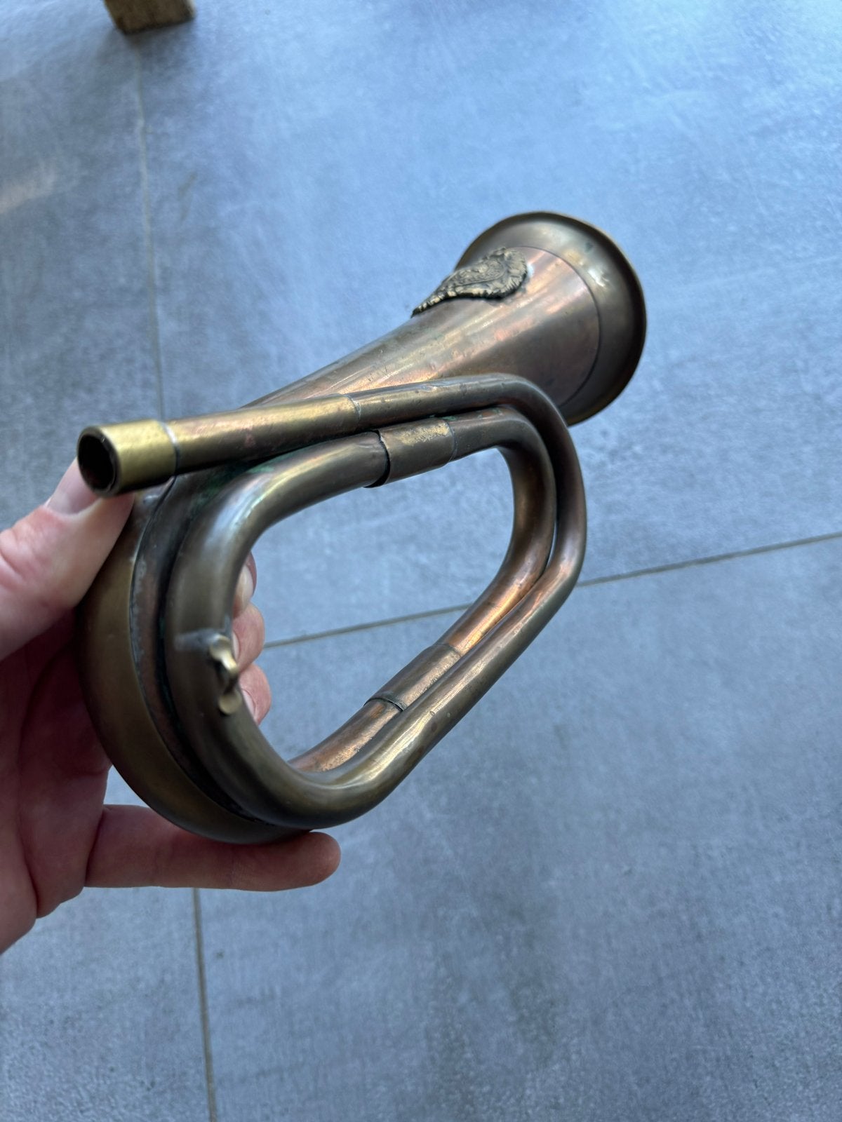 Antieke koperen bugel met embleem hoorn, Ophalen of Verzenden, Gebruikt, Overige typen