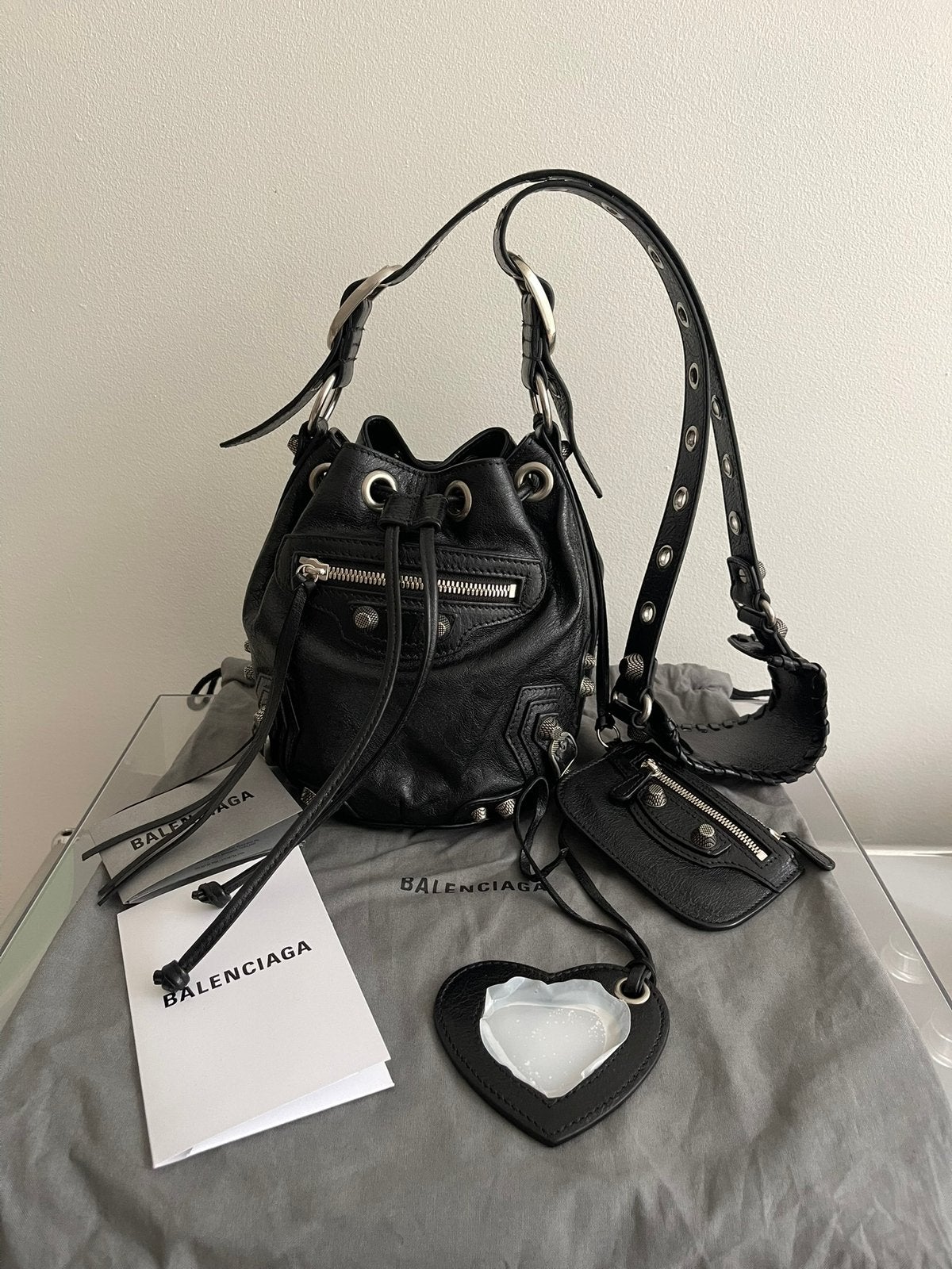 Balenciaga cagole xs bucket zwart leer bijenkorf, Ophalen, Zo goed als nieuw, Zwart, Schoudertasje