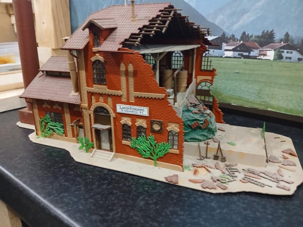 Faller Huisje Ho - Lambbrauerei Brouwerij Ruïne, Hobby en Vrije tijd, Ophalen of Verzenden, Gebruikt, 1:50 tot 1:144