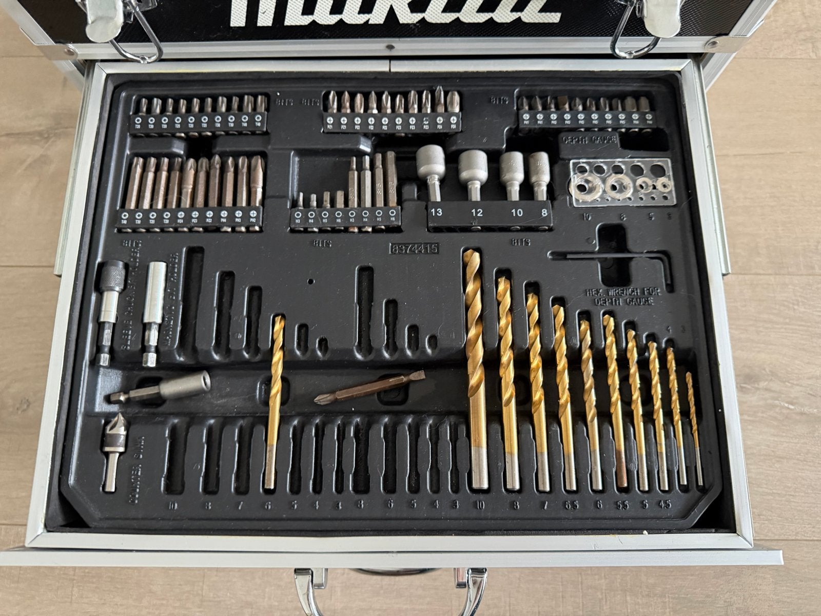 Foto 6 van Makita 6271D Accuboormachine + Complete Gereedschapsset