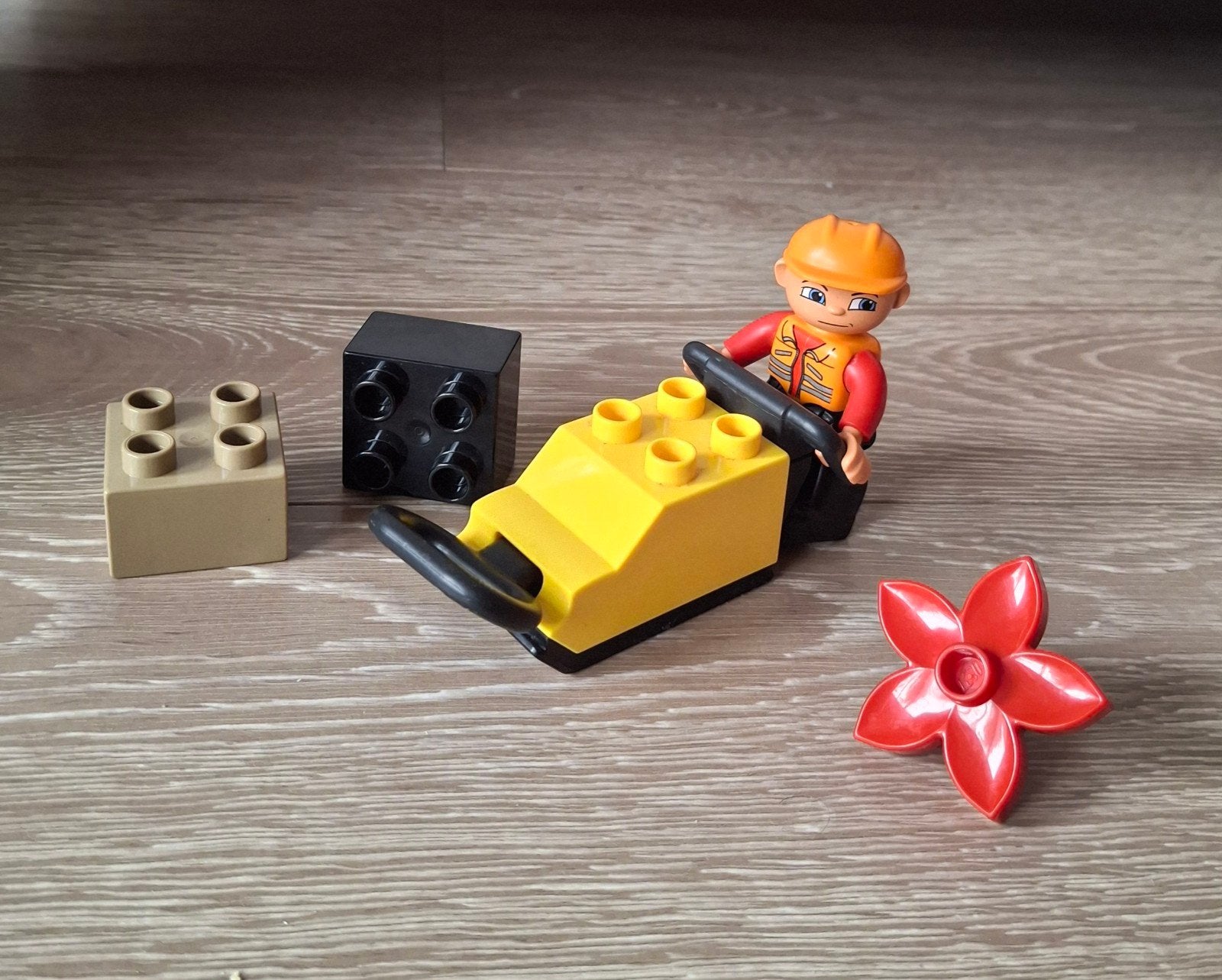 Bouwvakker met werkende trilplaat, Ophalen of Verzenden, Zo goed als nieuw, Duplo