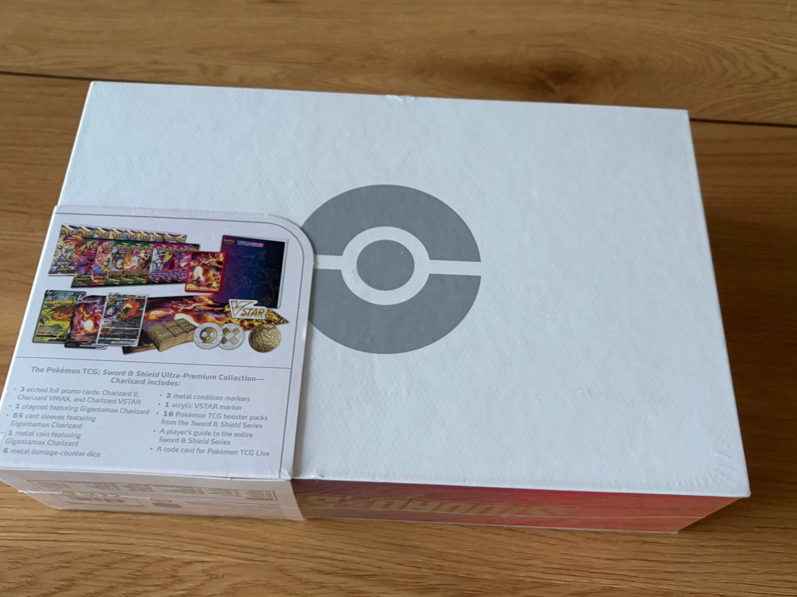 Charizard Ultra Premium Collection Box 2022 – Pokemon, Ophalen of Verzenden, Zo goed als nieuw