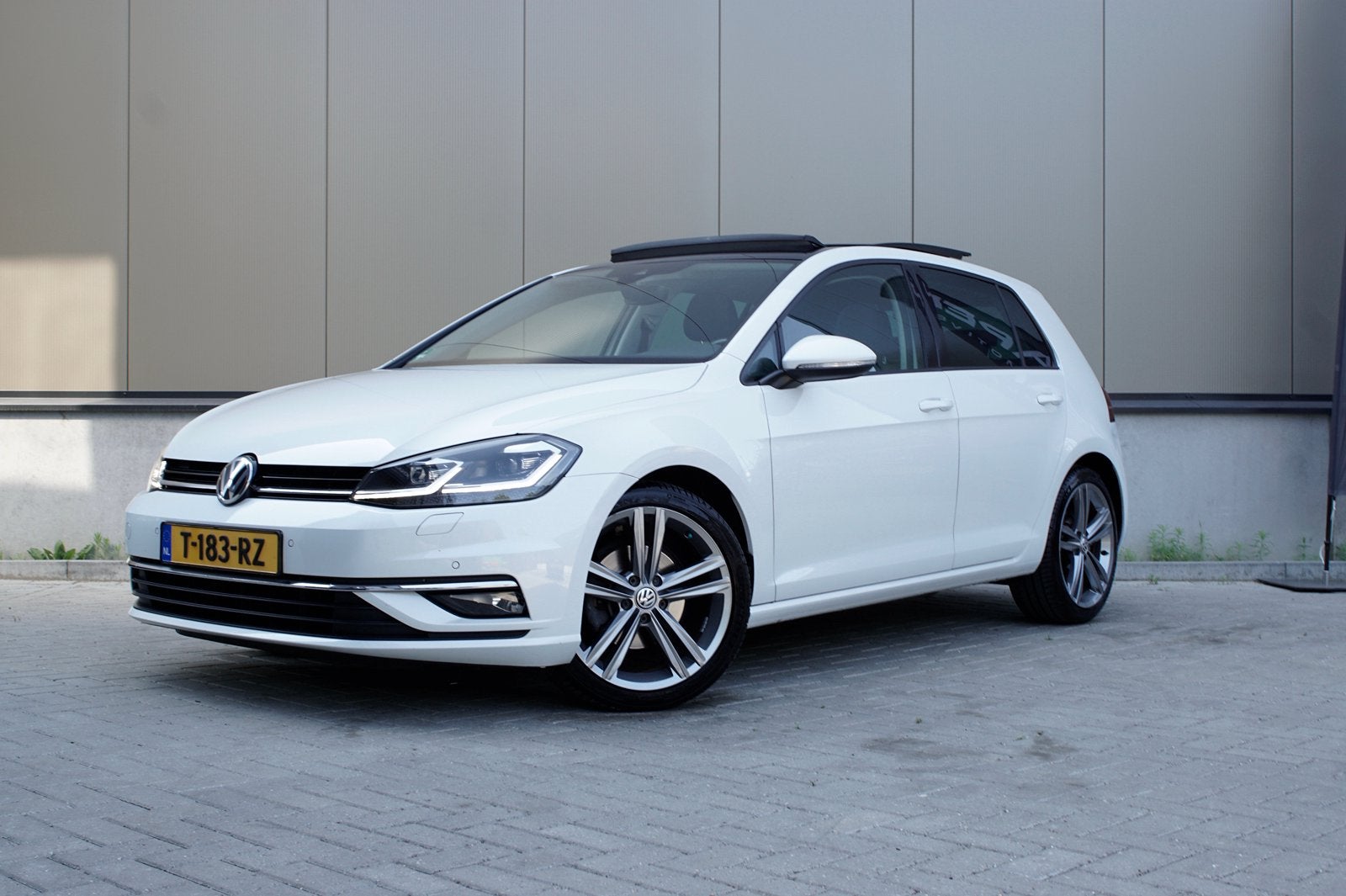 Volkswagen Golf 1.5 TSI 150pk 7-DSG 2017 Wit, Auto's, 1498 cc, Zwart, 4 cilinders, Lichtsensor