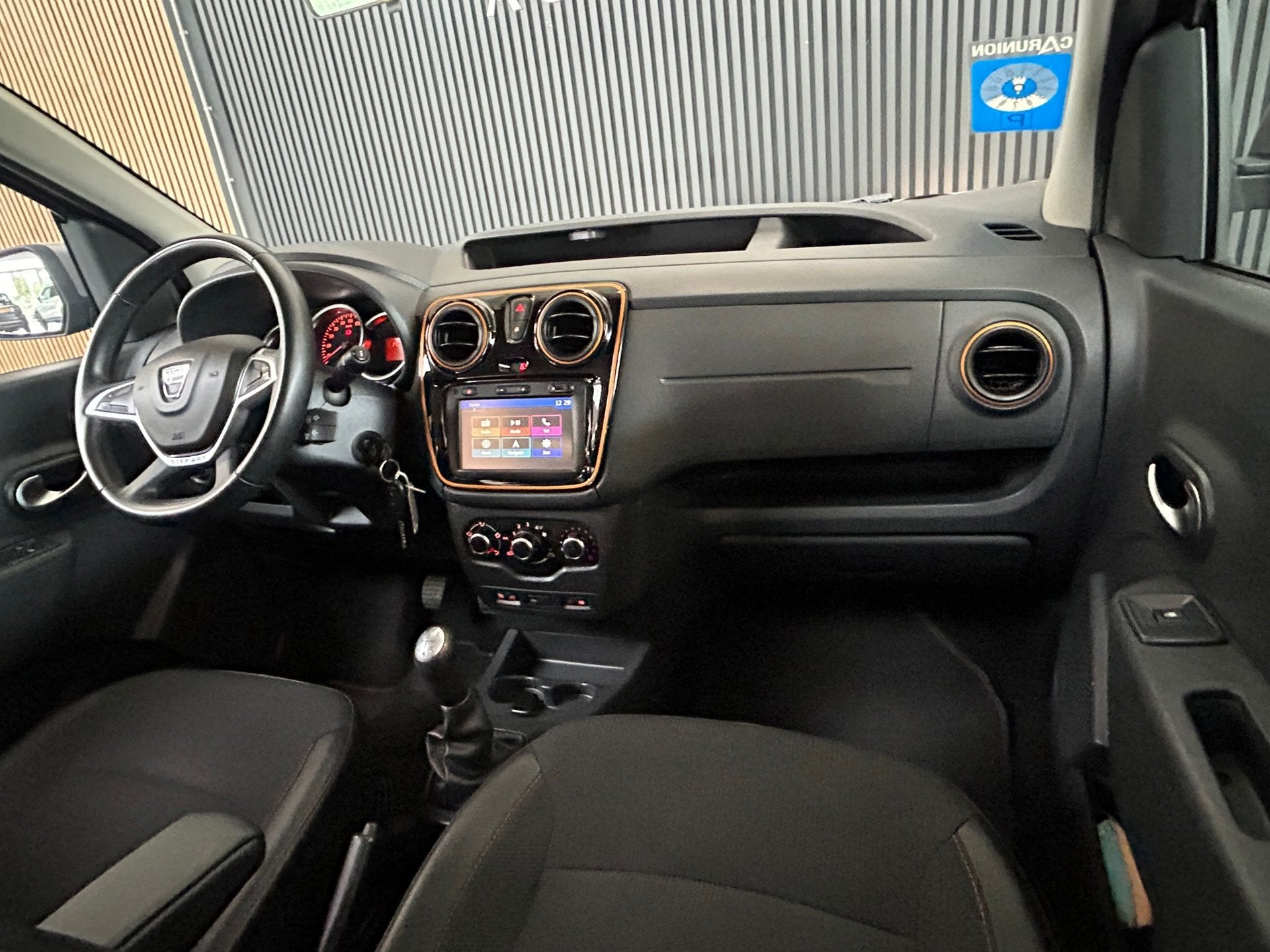Dacia DOKKER 1.2 TCe S&S Ambiance CAMERA|STOELVERWARMING|AIR, Auto's, Voorwielaandrijving, Dealer onderhouden, Stof, Gebruikt