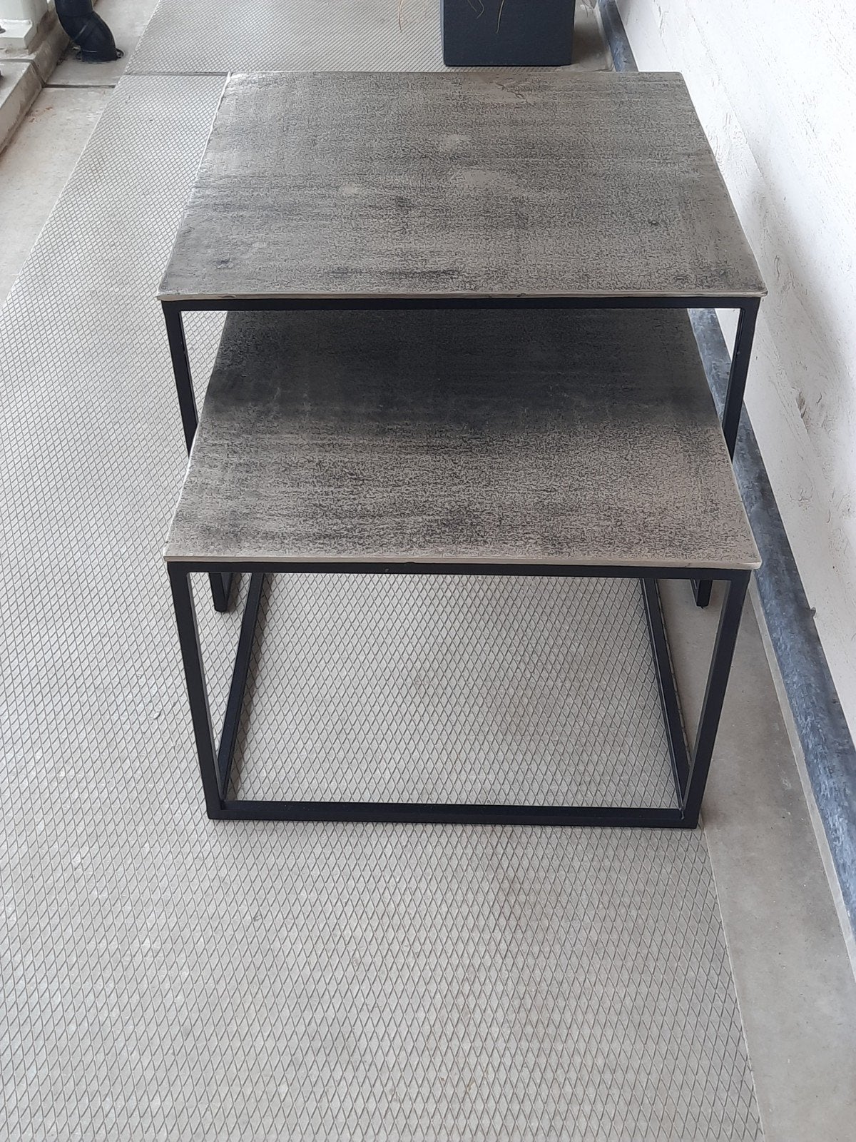 Set van 2 Mysons bijzettafels - industrieel design, Huis en Inrichting, Tafels | Bijzettafels, Minder dan 45 cm, Gebruikt, Metaal of Aluminium