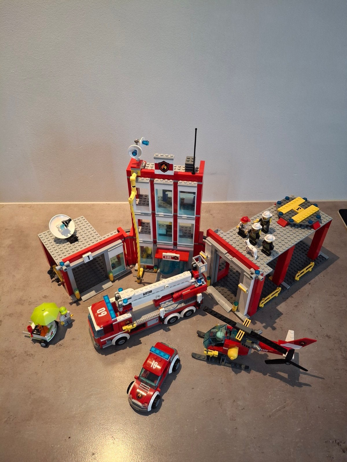 Lego City Brandweerkazerne 60110 met extra's, Ophalen of Verzenden, Gebruikt, Overige merken