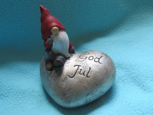 Zweedse jultomte kerstkabouter op een hart met God Jul, Ophalen of Verzenden, Zo goed als nieuw