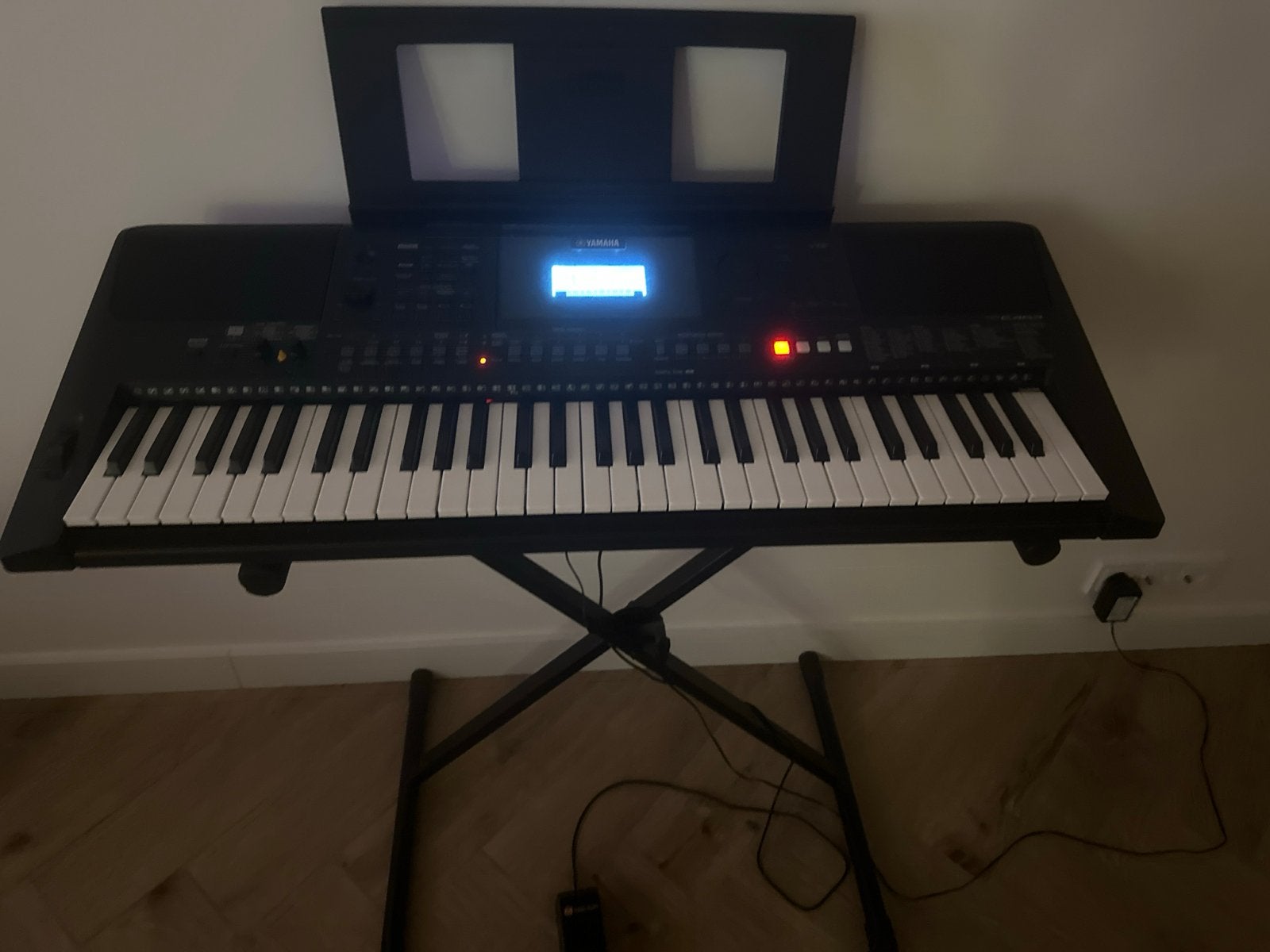 Yamaha PSR-E463 Keyboard met standaard, Muziek en Instrumenten, Ophalen, 61 toetsen, Yamaha, Zo goed als nieuw