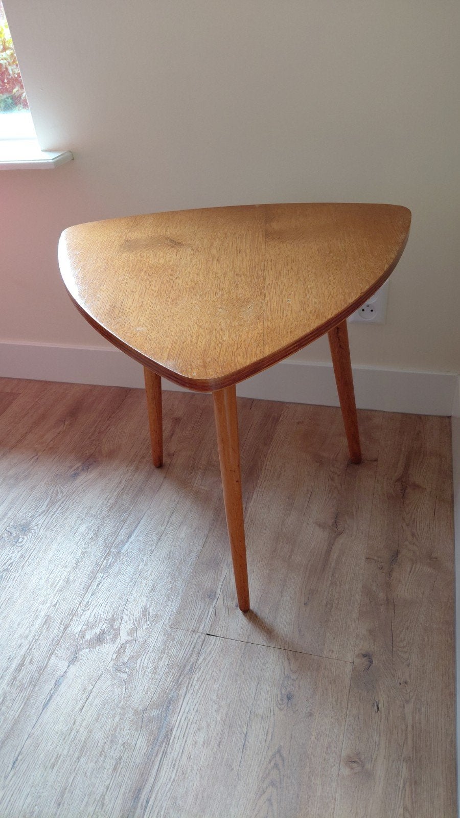 Vintage bijzettafel, houten driehoekige salontafel, 45 tot 60 cm, Gebruikt, Vintage, Mid-century modern, Overige vormen