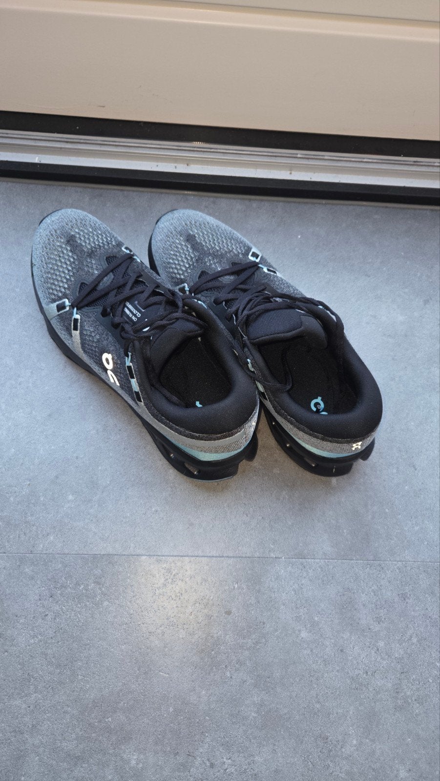 On Running Cloudsurfer 2 hardloopschoenen - Maat 43, Ophalen of Verzenden, Zo goed als nieuw, Zwart, Sportschoenen