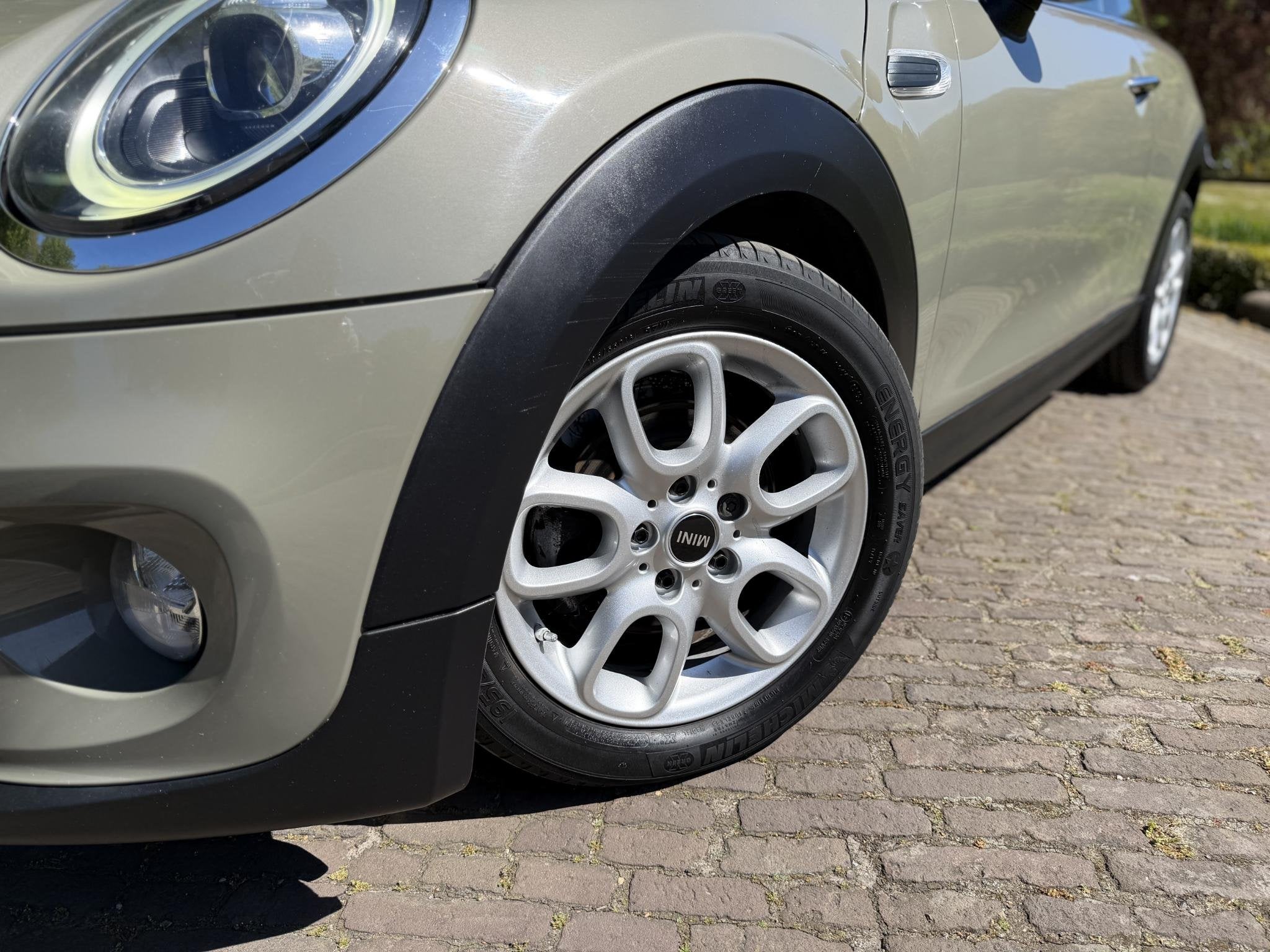 MINI 3-Deurs 1.5 Cooper | Pano | Led | Automaat |, Auto's, Mini, Gebruikt, 4 stoelen, Beige, Bedrijf