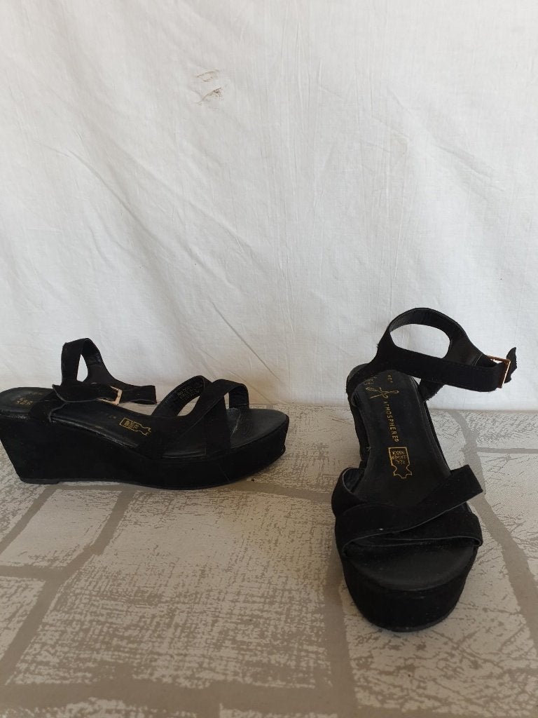 Stoere zwarte sleehak sandalen. Mt 39. Merk Atmosphere, Kleding | Dames, Schoenen, ., Zwart, Zo goed als nieuw, .