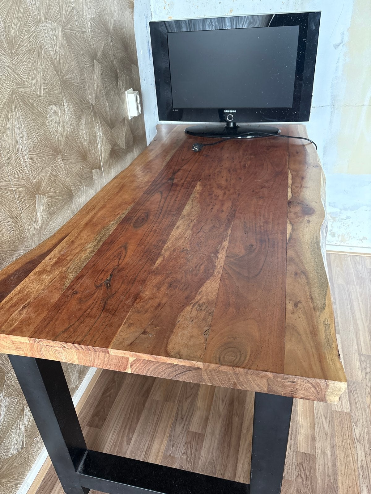 Massief houten tafel/bureau met metalen onderstel, 100 tot 150 cm, Zo goed als nieuw, Rechthoekig, Drie personen