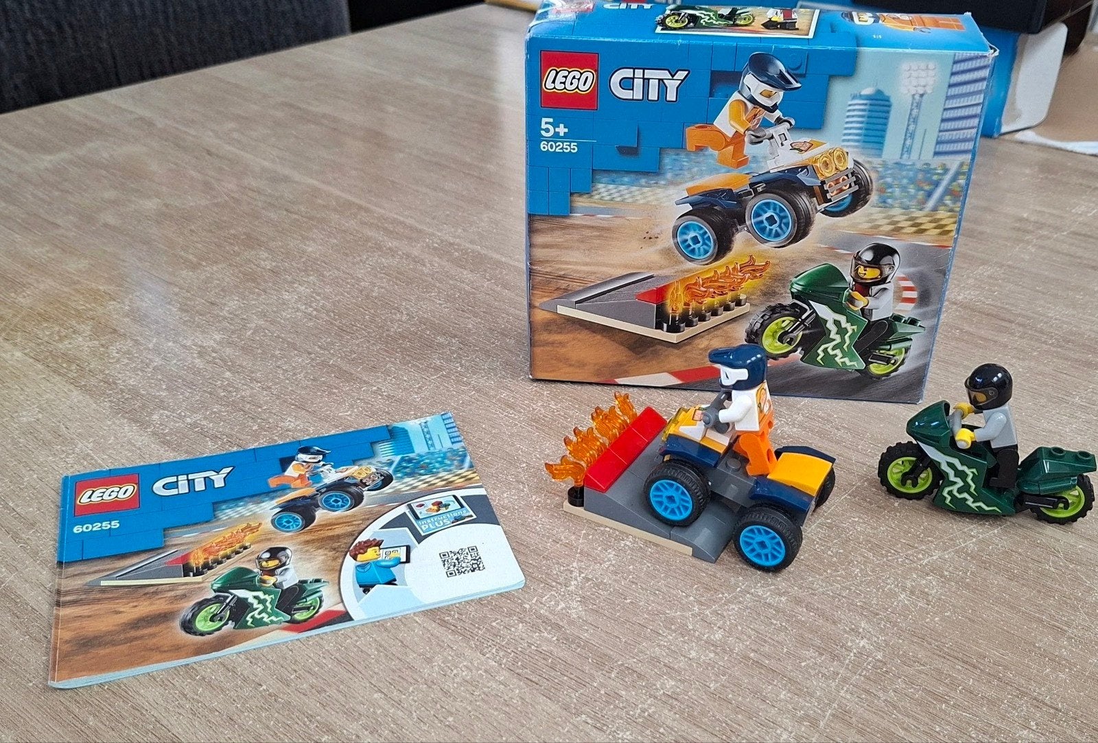 Lego City Stunt Team 60255 - Compleet met doos, Ophalen of Verzenden, Zo goed als nieuw, Overige merken