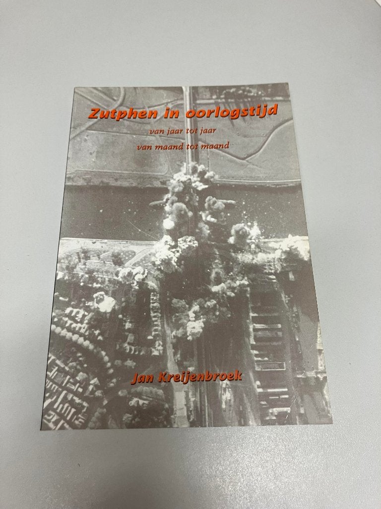 Zutphen in oorlogstijd van maand tot maand, Boeken, Ophalen of Verzenden, Tweede Wereldoorlog, Gelezen, Algemeen
