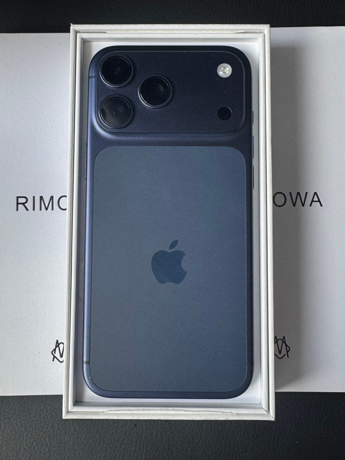 Apple iPhone 17 Pro Max 1TB (1024GB) Deep Blue + 3 Hoesjes, 1 TB, Ophalen of Verzenden, Zo goed als nieuw, Zonder simlock