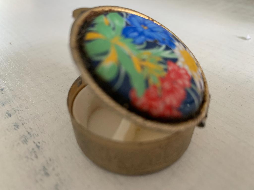 Charmant hand beschilderd koperen medicijn doosje, Antiek en Kunst, Antiek | Koper en Brons, Ophalen of Verzenden, Koper